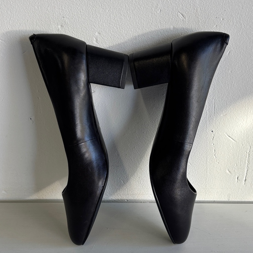 Trotters Kari Black Leather Block Pumps - Picture 3 of 8